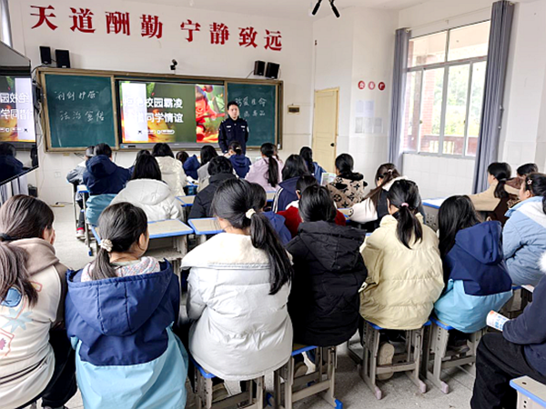 双牌县司法局茶林司法所：法治宣传进校园，护航青春助成长_副本.png