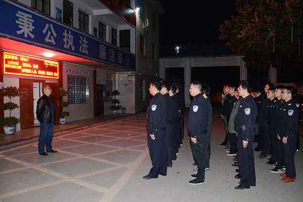 12月3日晚,双牌县公安局组织民警,辅警, 在副县长,公安局长罗轩的